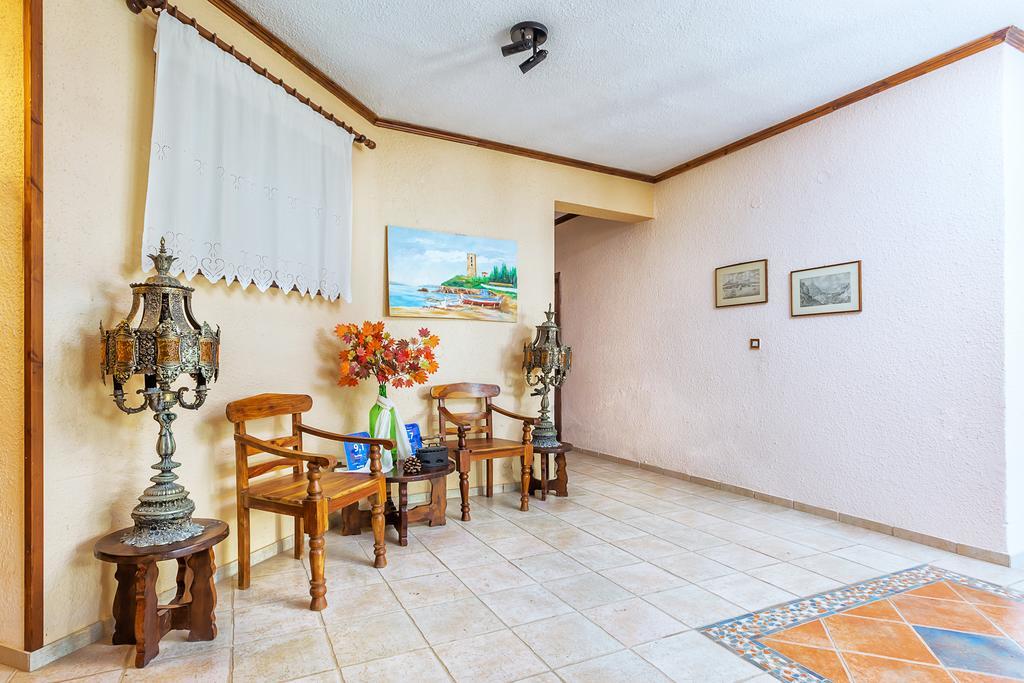 Xenios Loutra Village Karnagio ภายนอก รูปภาพ